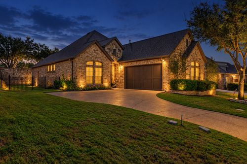5801 Mira Lago Ln, Arlington, TX, 76017-3930 | Card Image