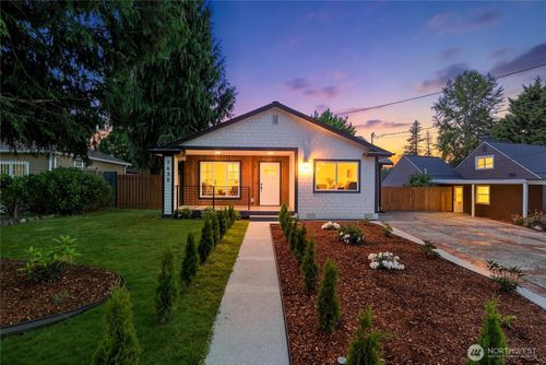 7435 S 118th Place, Seattle, WA, 98178 | Card Image