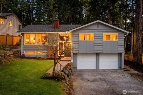 18330 47th Pl Ne, Lake Forest Park, WA, 98155-4308 | Card Image