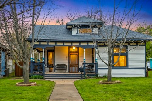 826 W Morton St, Denison, TX, 75020-2218 | Card Image