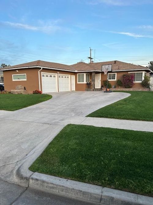 2936 N Spalding Ave, Fresno, CA, 93703-1440 | Card Image