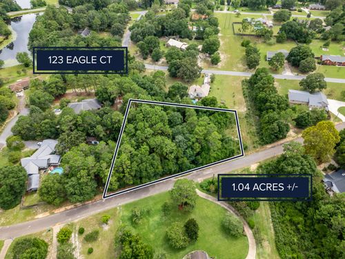 123 Eagle Ct, Crestview, FL, 32539-8514 | Card Image