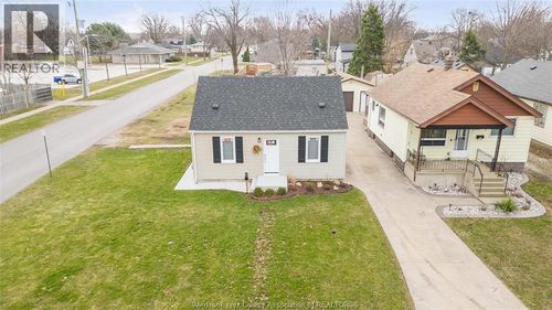 699 Alexandrine St, Windsor, ON, N8X3C1 | Card Image