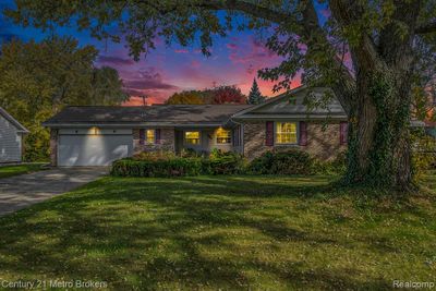 4413 Old Carriage Road, Home with 3 bedrooms, 1 bathrooms and null parking in Flint Twp MI | Image 2