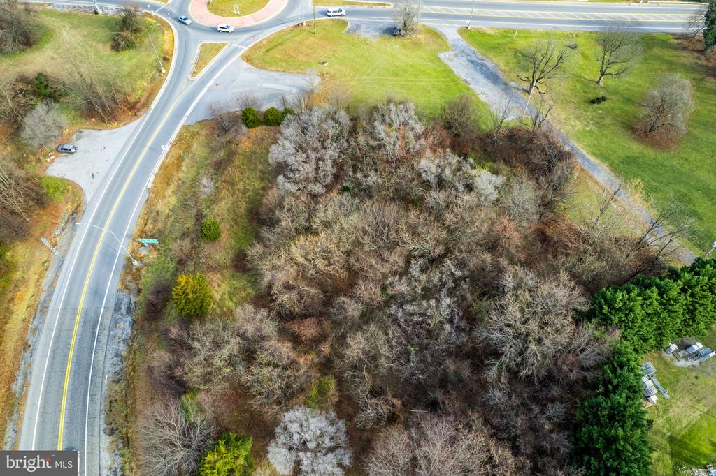 Land in CHARLES TOWN