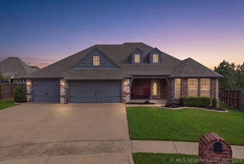 1904 Laredo St, Broken Arrow, OK, 74012-1836 | Card Image