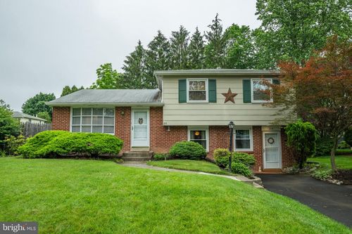 215 Murray Dr, DOYLESTOWN, PA, 18901-3316 | Card Image