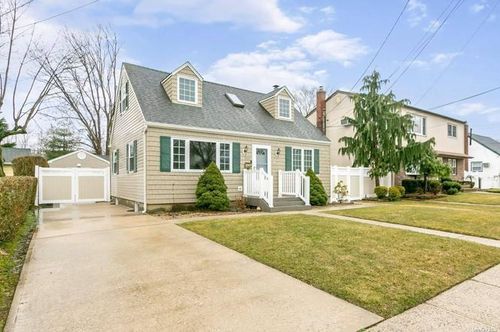 250 Rutherford Ave, Massapequa, NY, 11758-2137 | Card Image