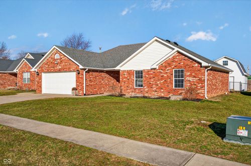 213 Dunn Dr, Trafalgar, IN, 46181-8691 | Card Image