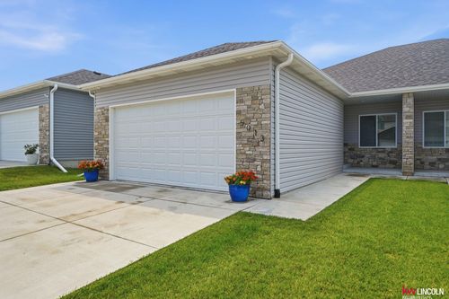 5013 W Hillsboro Dr, Lincoln, NE, 68528-1119 | Card Image
