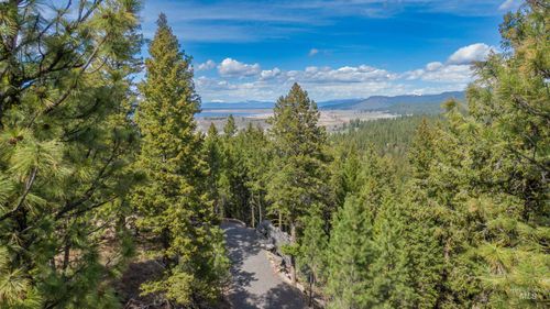 1562 Crown Point Pkwy, Cascade, ID, 83611-7713 | Card Image
