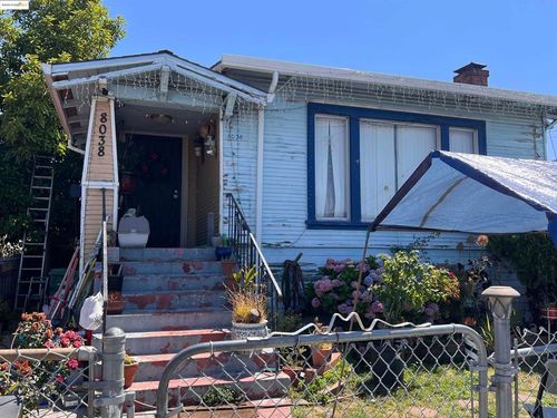 8038 Idlewood St, Oakland, CA, 94605-3445 | Card Image