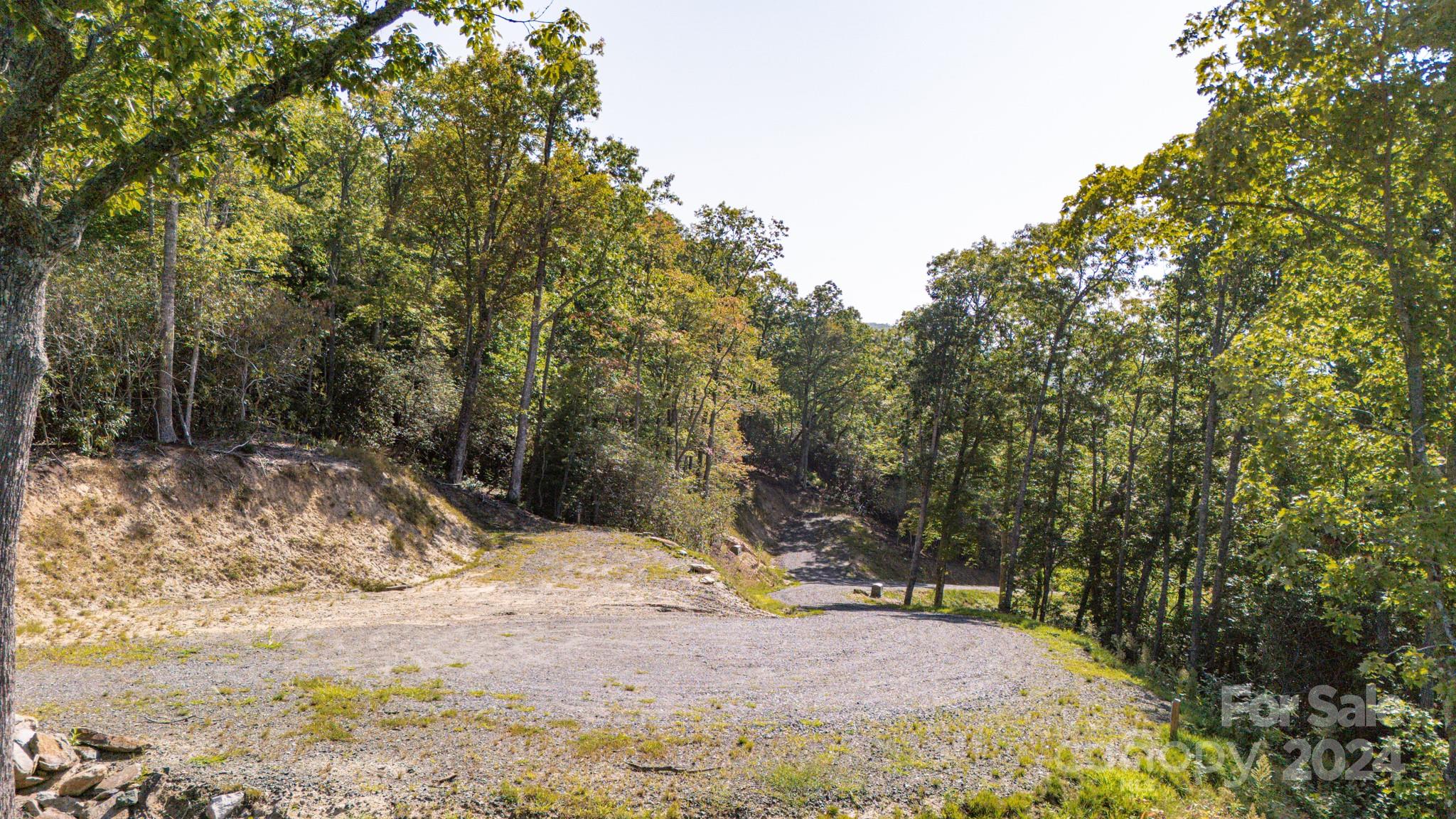 Land in Spruce Pine