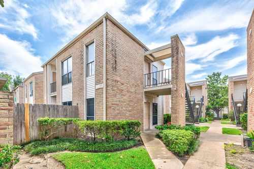 3742 Thistlemont Dr, Houston, TX, 77042-5806 | Card Image