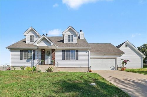 501 Nw Hunters Dr, Blue Springs, MO, 64014-1155 | Card Image