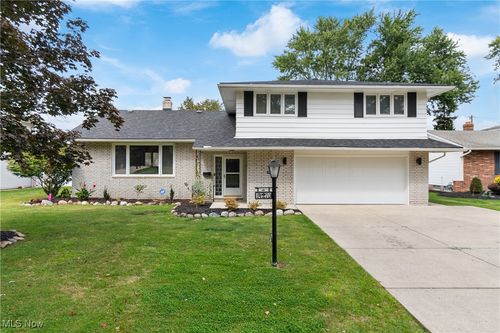 14270 Cherokee Trl, Middleburg Heights, OH, 44130-6638 | Card Image