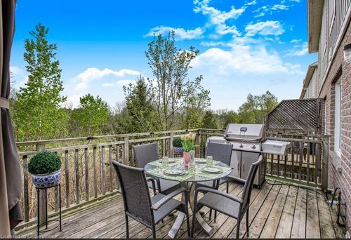 62-105 Pinnacle Dr, Kitchener, ON, N2P1B8 | Card Image