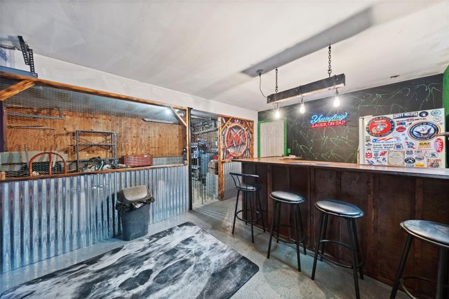 Bar with bar | Image 31