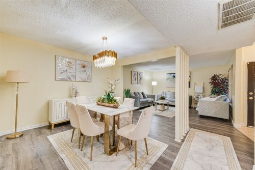 527 Towne House Ln, Richardson, TX, 75081-3529 | Card Image