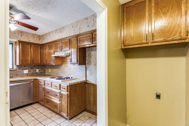 104 Ne Rosamond St, House other with 3 bedrooms, 2 bathrooms and null parking in Burleson TX | Image 13