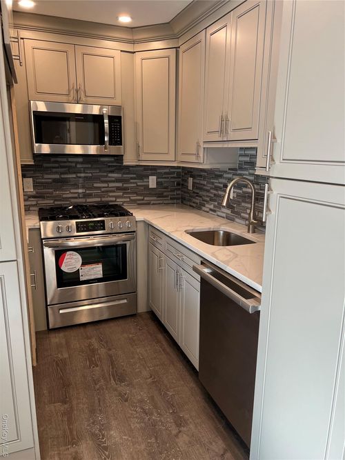 53-53 Pointe Cir S, Coram, NY, 11727-1528 | Card Image