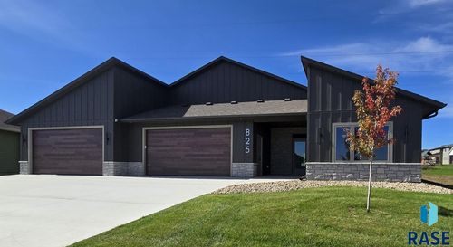825 N Sylvan Dr, Sioux Falls, SD, 57110-4061 | Card Image