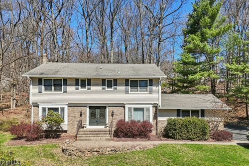 24 Manor Ln, Morris Plains, NJ, 07950-1520 | Card Image