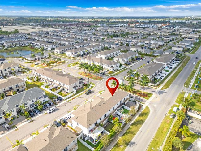809 Se 16 Th Ct, Townhouse with 3 bedrooms, 3 bathrooms and null parking in Homestead FL | Image 9
