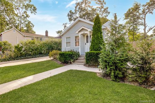 38 Woodmont Pl, Farmingville, NY, 11738-2530 | Card Image