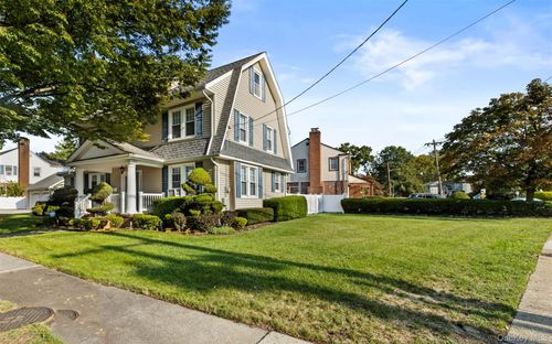 4 Malverne Ave, Malverne, NY, 11565-1413 | Card Image
