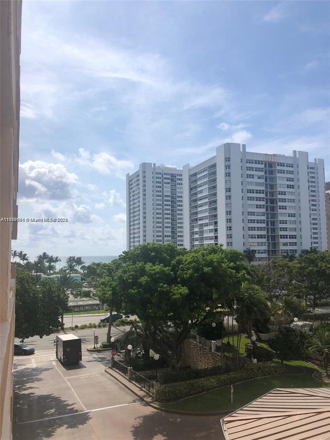 APT-5H - 1865 S Ocean Dr, Condo with 1 bedrooms, 2 bathrooms and null parking in Hallandale Beach FL | Image 12