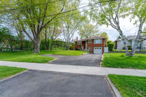 145 Sloane Ave, North York, ON, M4A2B8 | Card Image