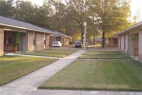 303 E Avenue E, Hooks, TX, 75561-5145 | Card Image