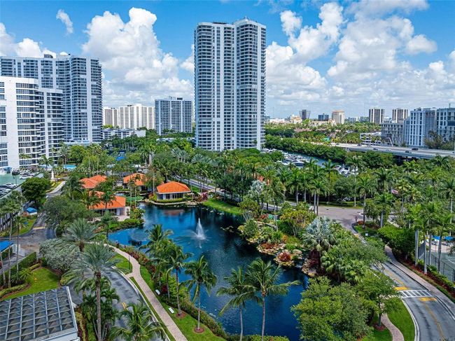 APT-1702 - 3500 Mystic Pointe Dr, Condo with 2 bedrooms, 2 bathrooms and null parking in Aventura FL | Image 4