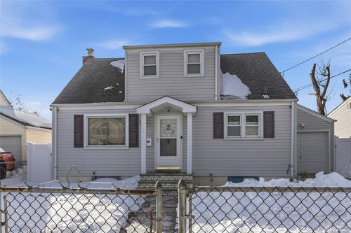 622 Wellelein Road, Hempstead, NY, 11533 | Card Image