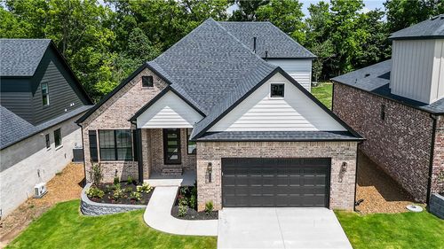 2524 N Crossover Rd, Fayetteville, AR, 72703-4368 | Card Image