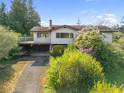 2133 Panaview Hts, Central Saanich, BC, V8M1M2 | Card Image