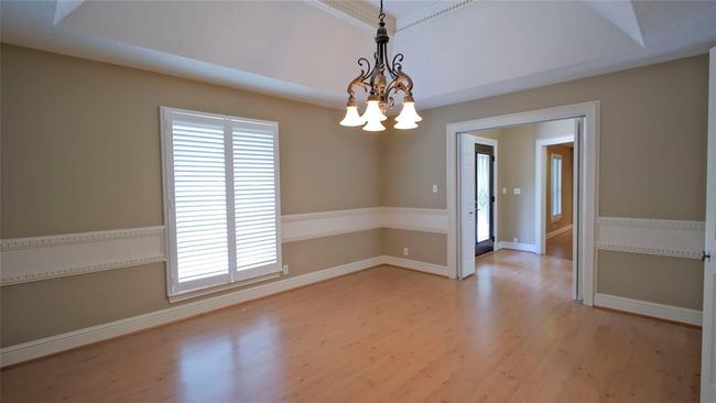 Spacious dining room. | Image 5