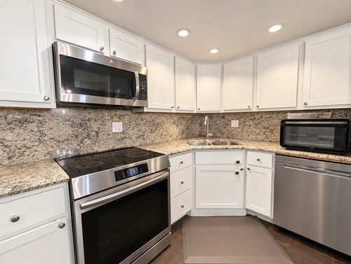 b-415 Grant Pl, Chicago, IL, 60614-7504 | Card Image