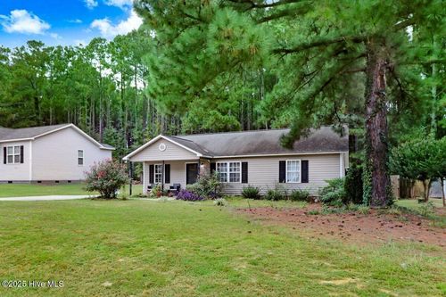 147 Creekside Dr, Four Oaks, NC, 27524-7643 | Card Image