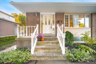 5 Parkend Ave, House other with 4 bedrooms, 2 bathrooms and 5 parking in Brampton ON | Image 3