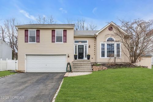 17 Heritage Dr, Howell, NJ, 07731-2937 | Card Image
