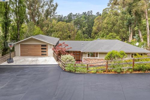 2025 Arrowhead Dr, Oakland, CA, 94611-1448 | Card Image