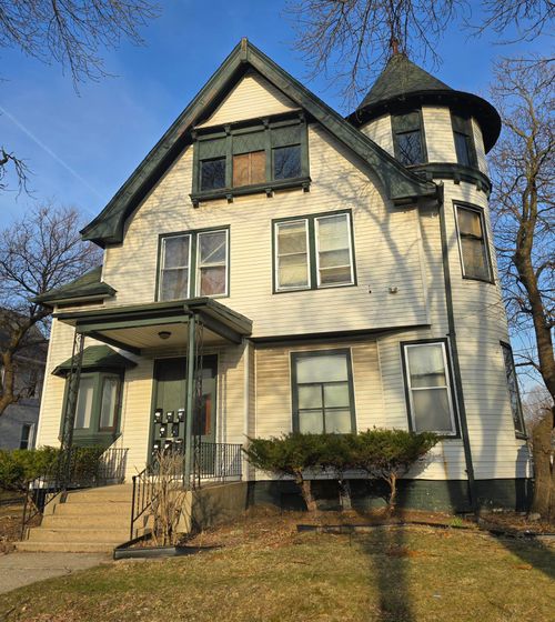 924 S 19th St, Milwaukee, WI, 53204-1169 | Card Image