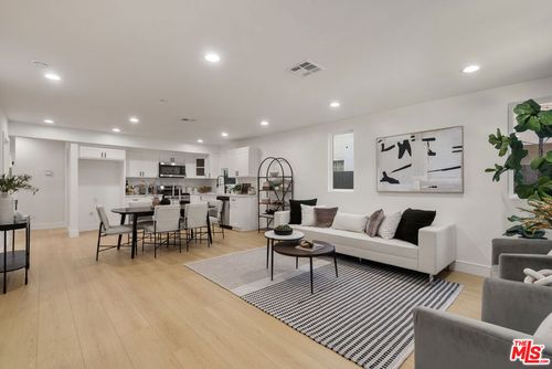 2706 S Cochran Ave, LOS ANGELES, CA, 90016-3320 | Card Image