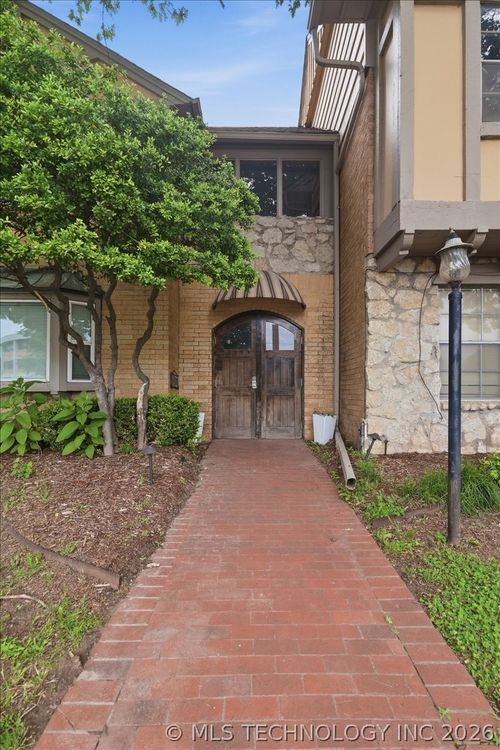 su18-1107 E 45th Pl, Tulsa, OK, 74105-4568 | Card Image