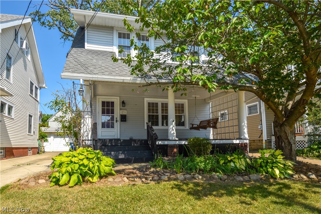 Hall Ave, Lakewood, OH 44107