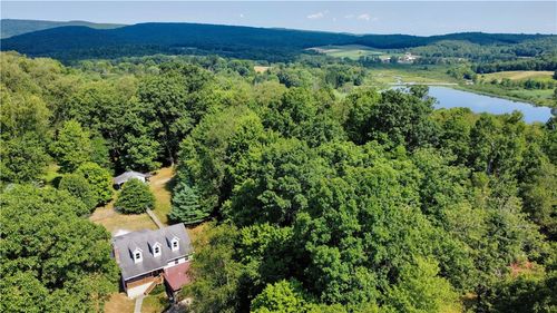 152 William Penn Trl, Chalk Hill, PA, 15421-1024 | Card Image