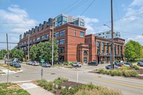 1-600 Broadway Ave, Grand Rapids, MI, 49504-7305 | Card Image