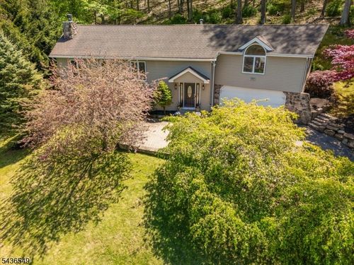 80 Bald Eagle Rd, Hackettstown, NJ, 07840-2802 | Card Image